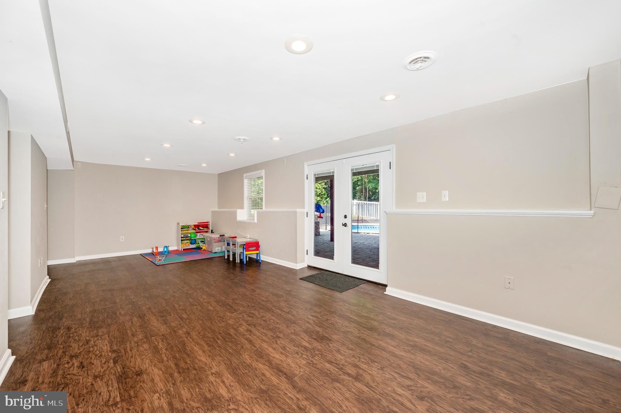 RIVER CREST - Residential