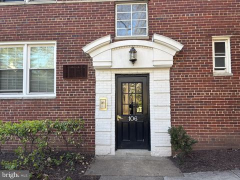 Photo of 106 N George Mason Drive N #4, ARLINGTON, VA 22203 (MLS # VAAR2071398)