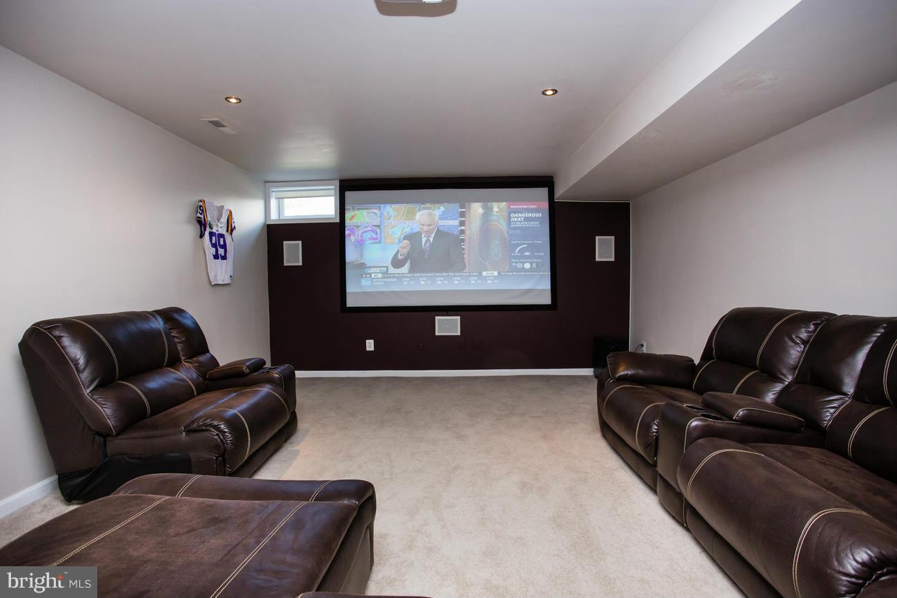 STOWE OF AMYCLAE - Residential Lease