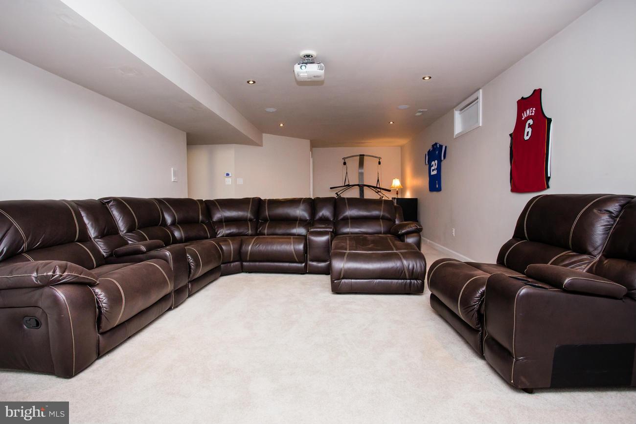 STOWE OF AMYCLAE - Residential Lease