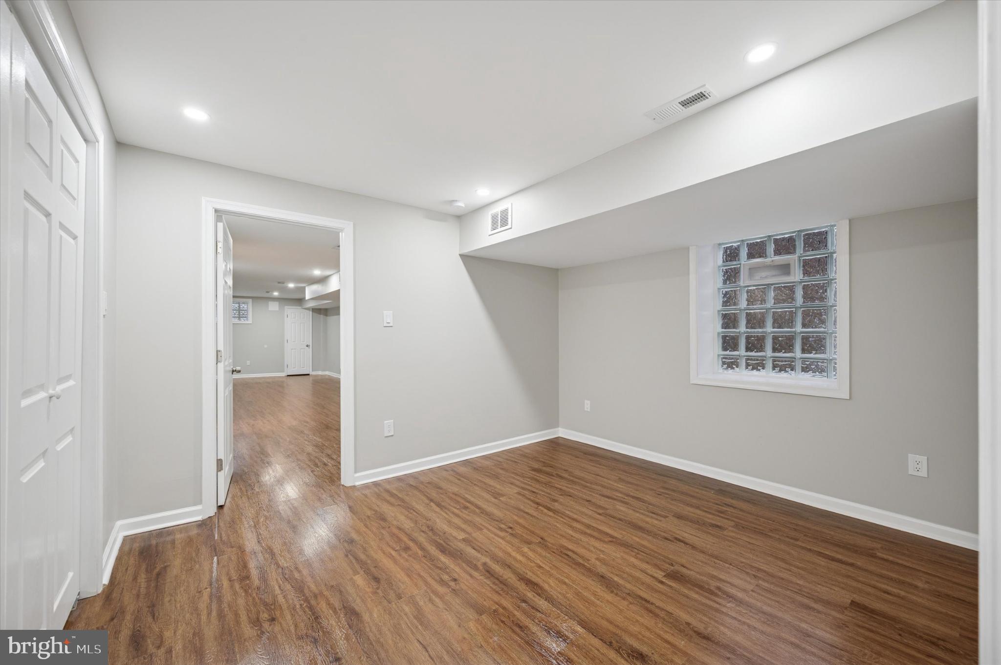 WEST OAK LANE - Residential