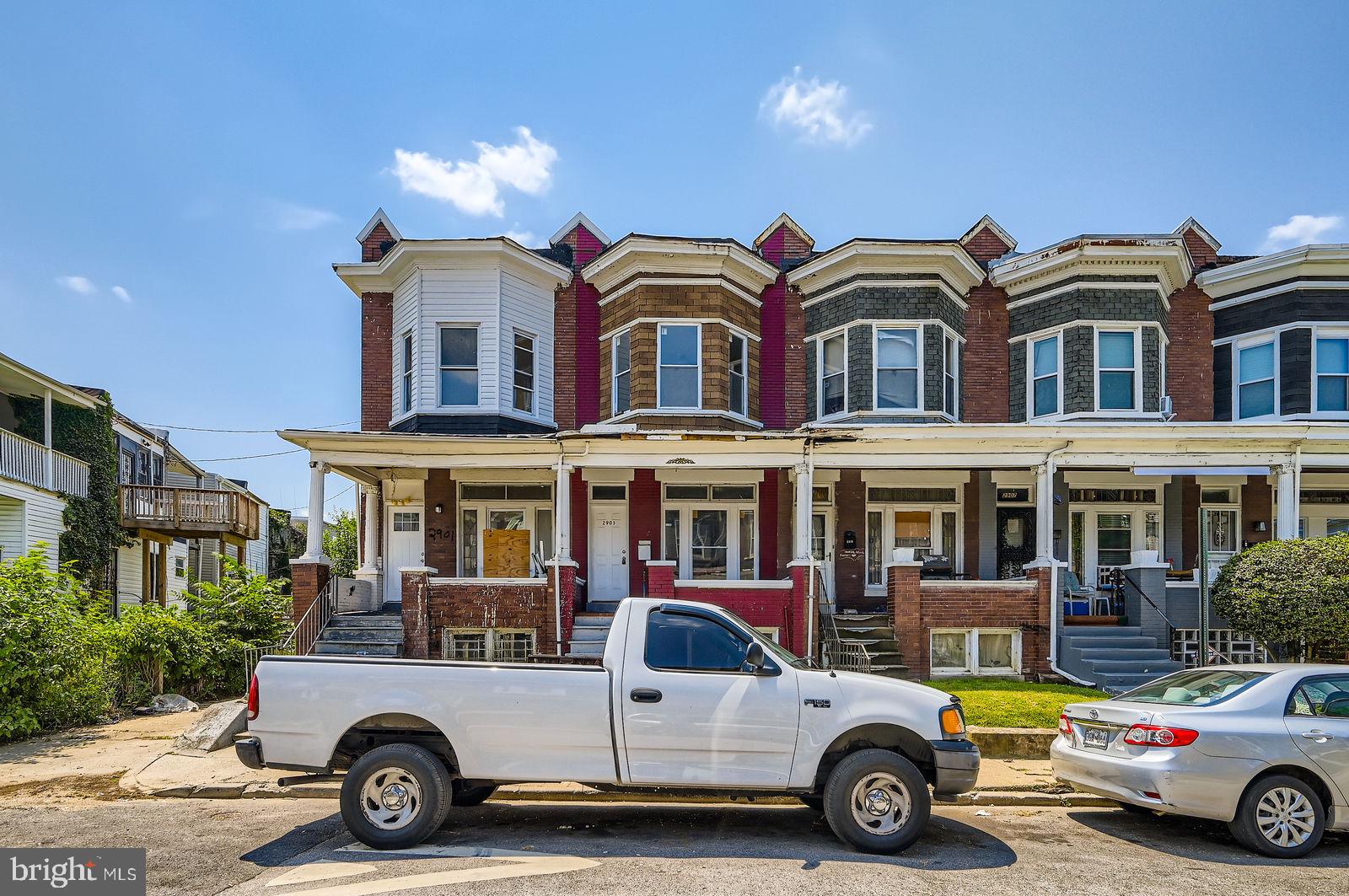 Investment opportunity, light turnover needed. Property has an active lead cert and rental license. AS IS SALE! Cash or hard money buyer preferred! Schedule your tour today!