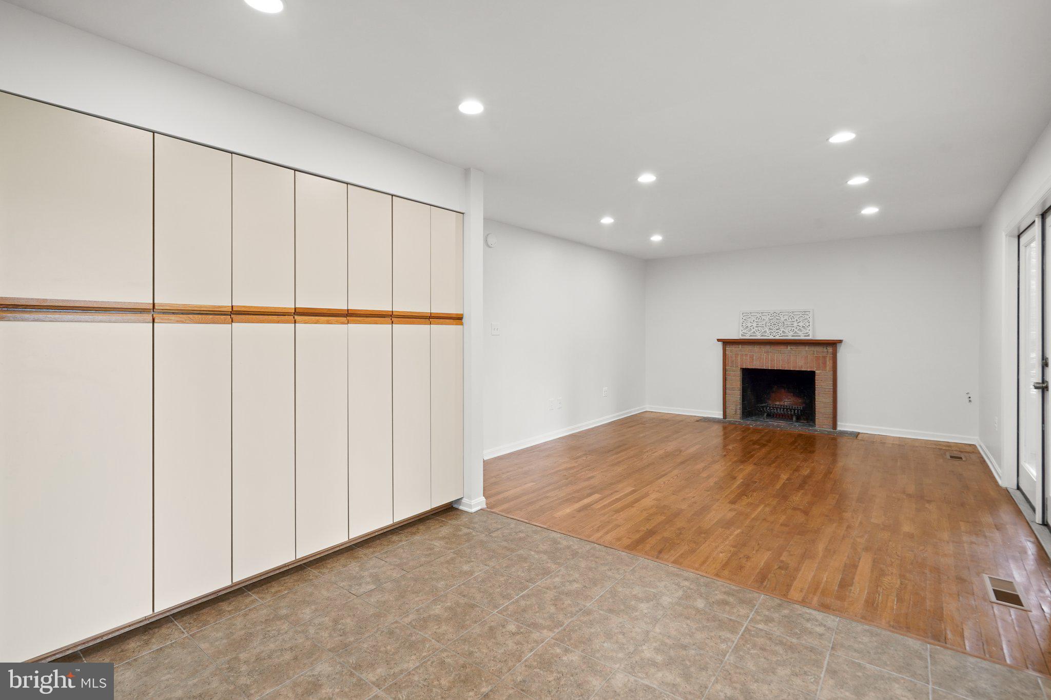 WALNUT HILL - Residential