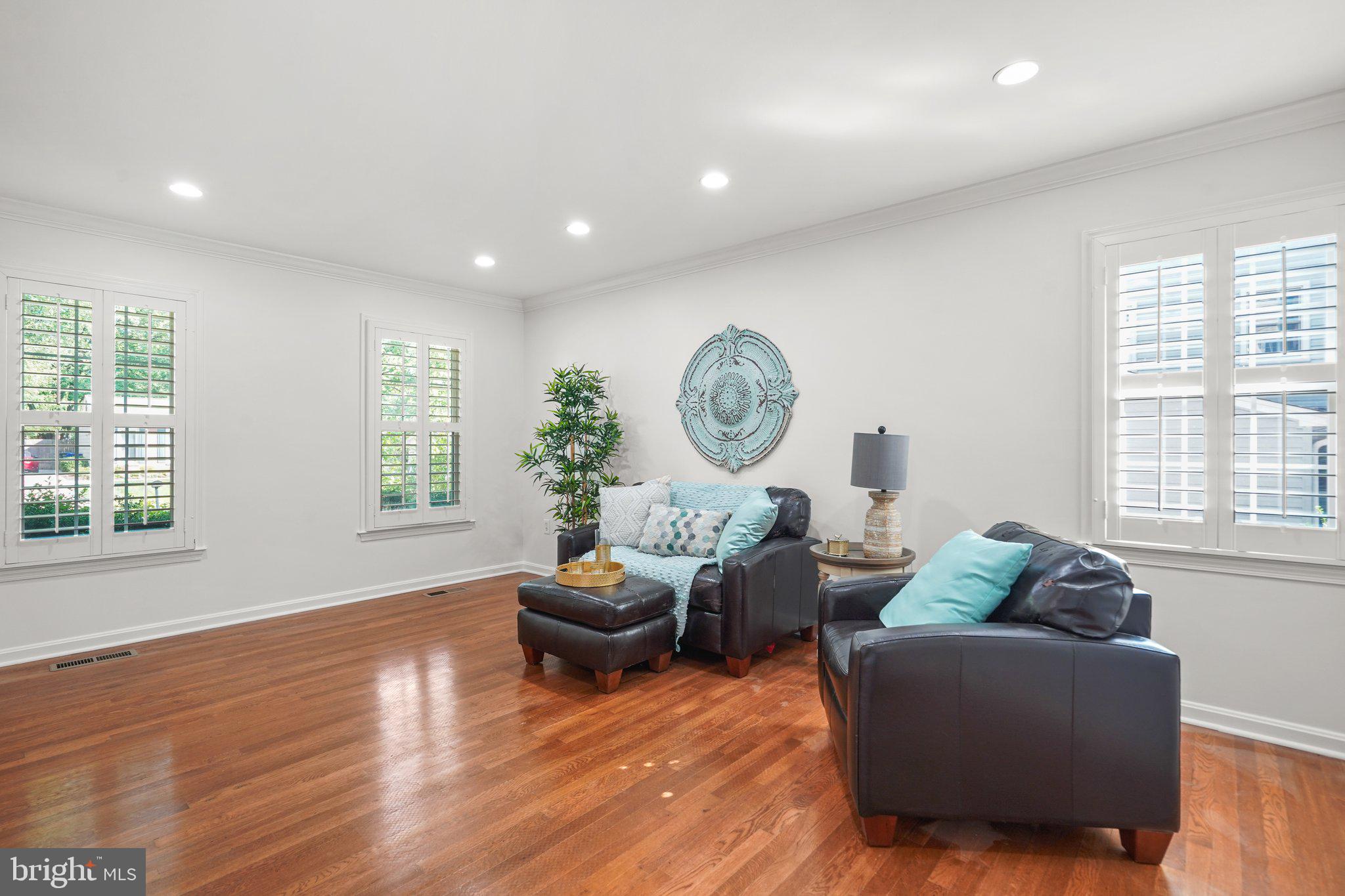 WALNUT HILL - Residential