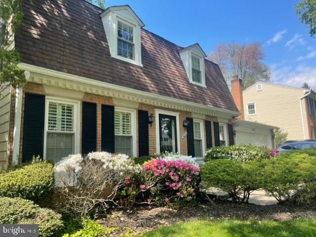 WALNUT HILL - Residential