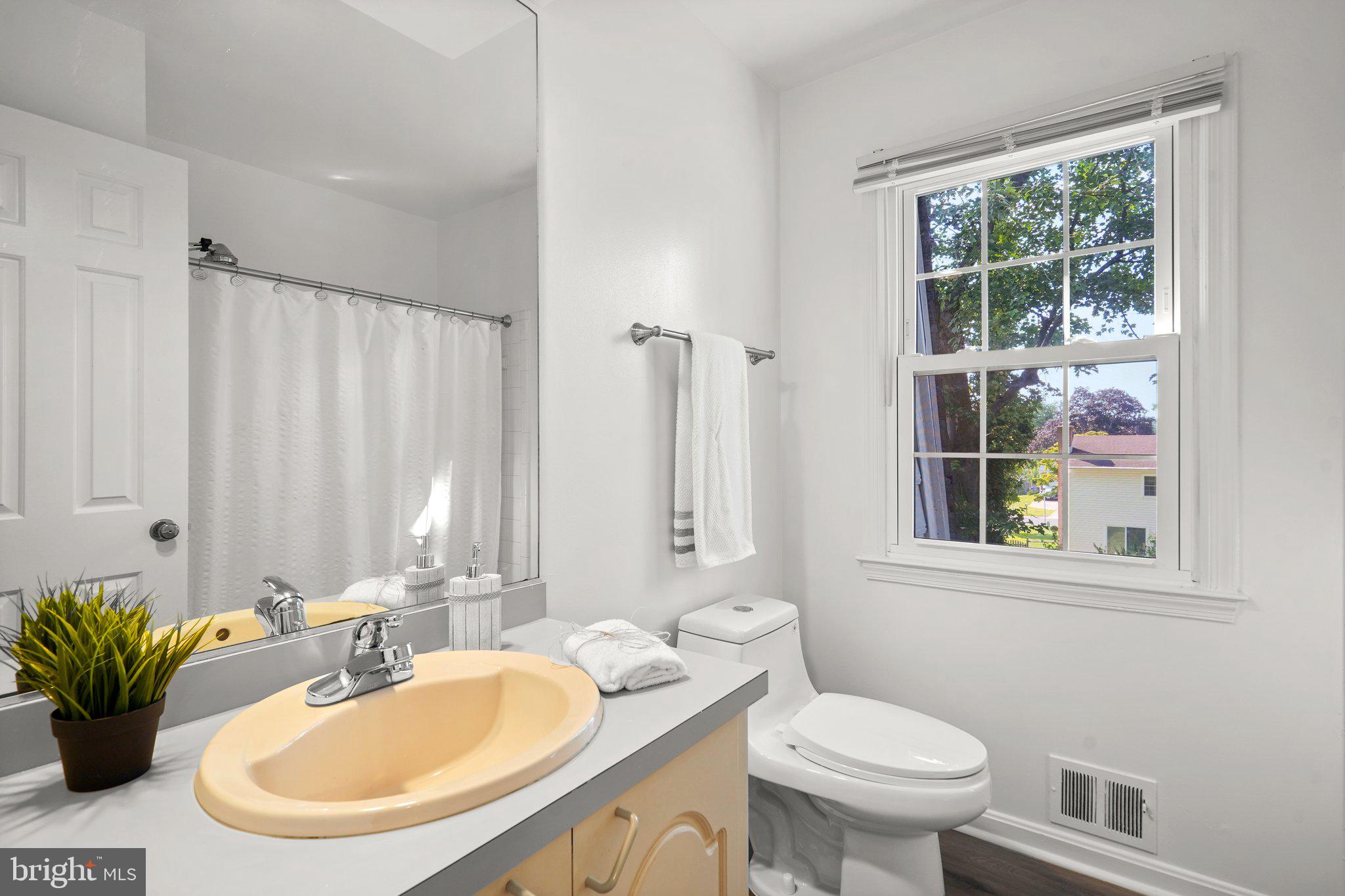 WALNUT HILL - Residential