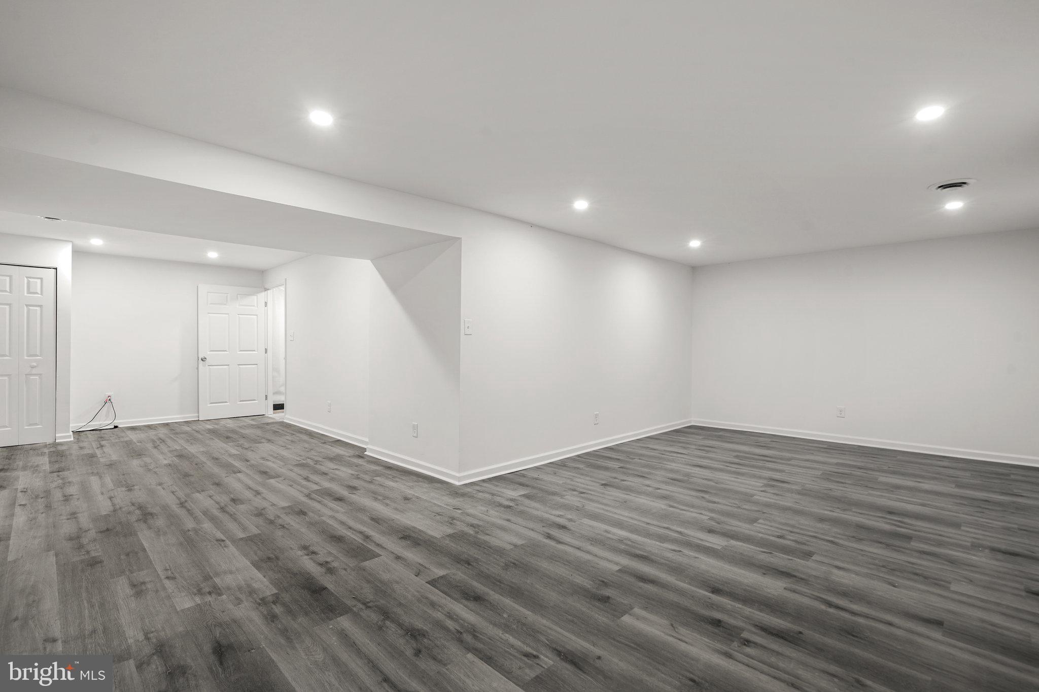 WALNUT HILL - Residential