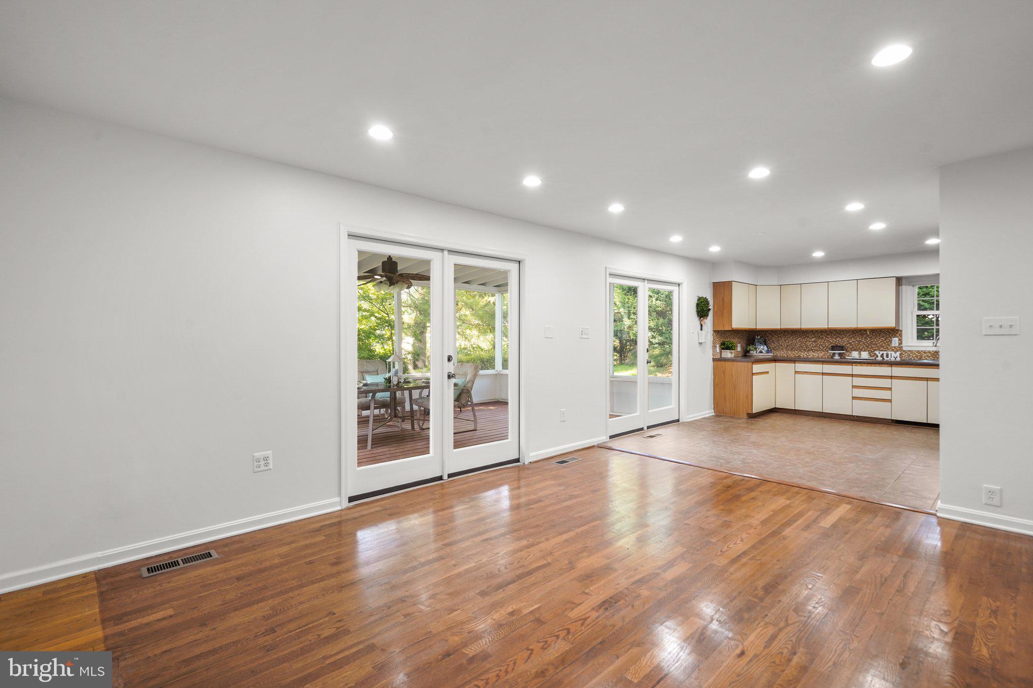 WALNUT HILL - Residential