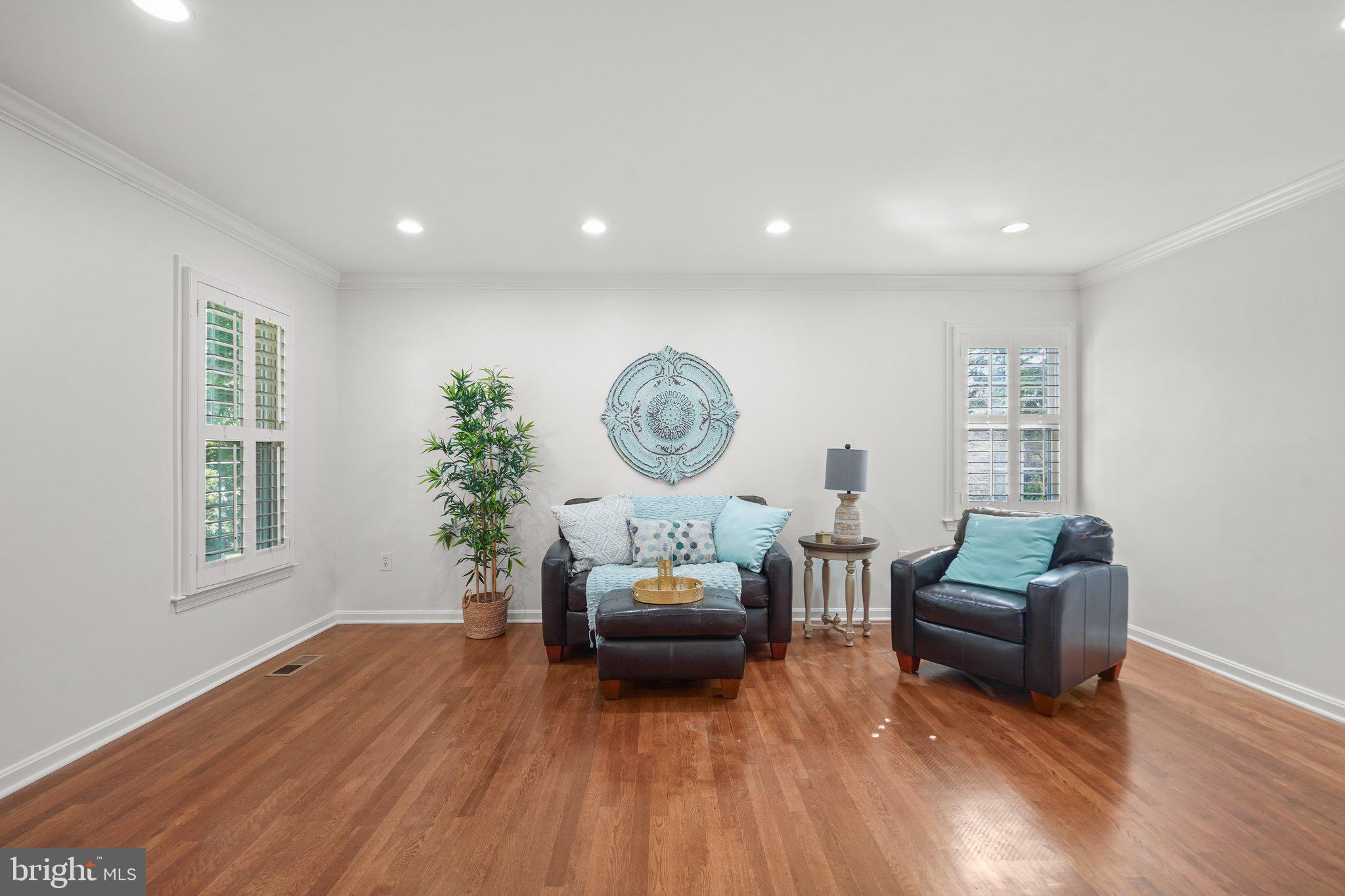 WALNUT HILL - Residential