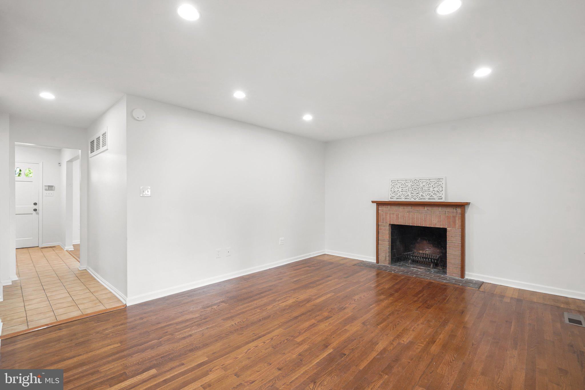 WALNUT HILL - Residential