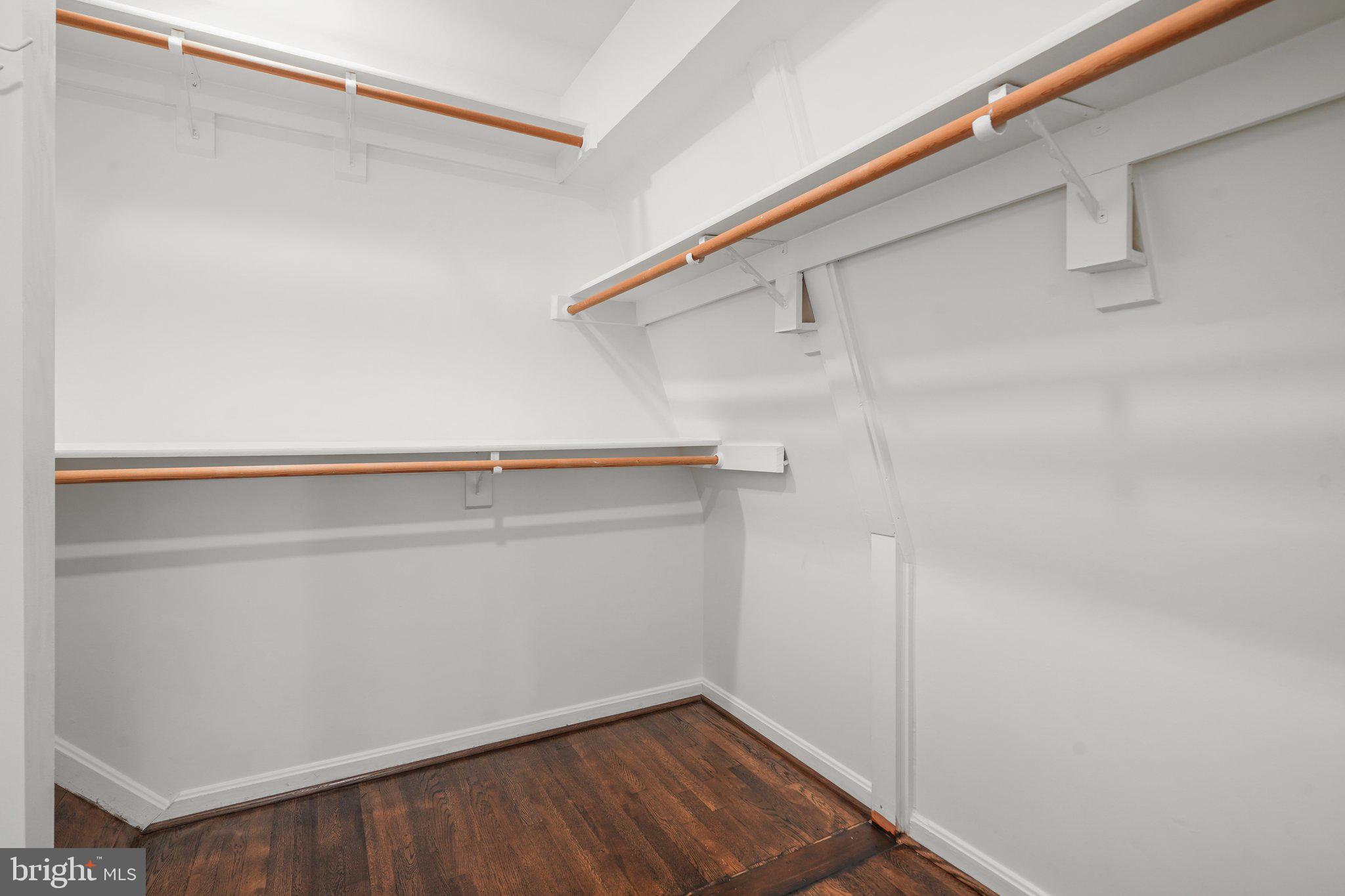 WALNUT HILL - Residential