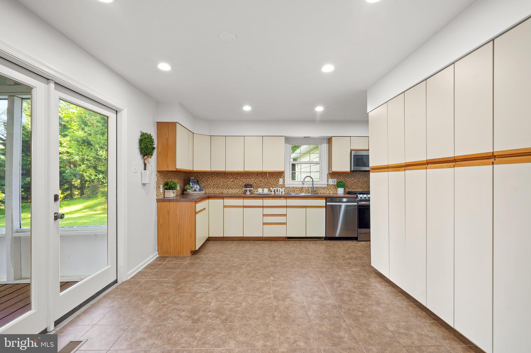 WALNUT HILL - Residential