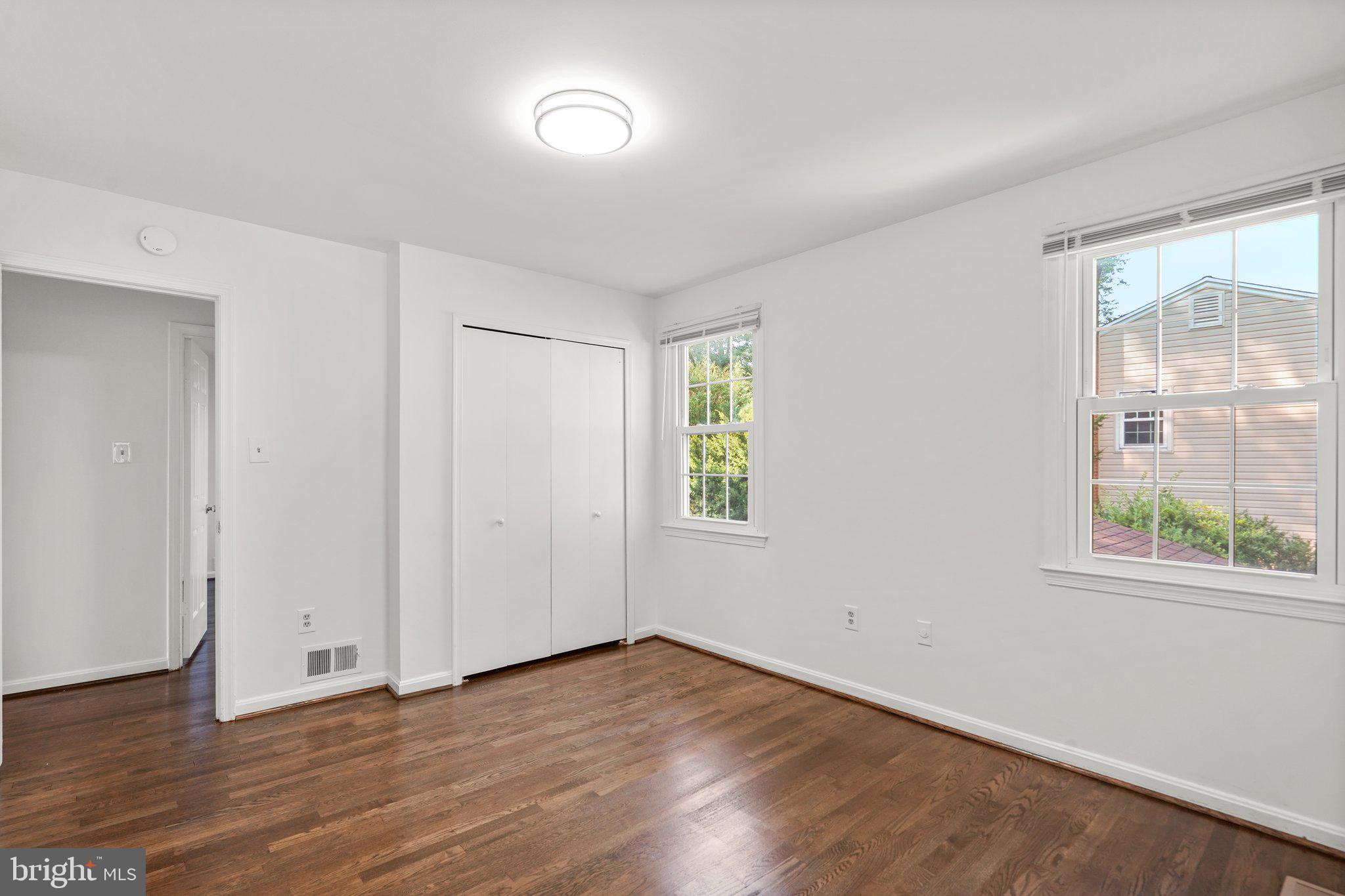 WALNUT HILL - Residential