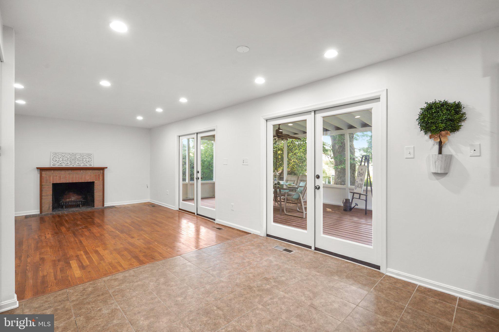 WALNUT HILL - Residential