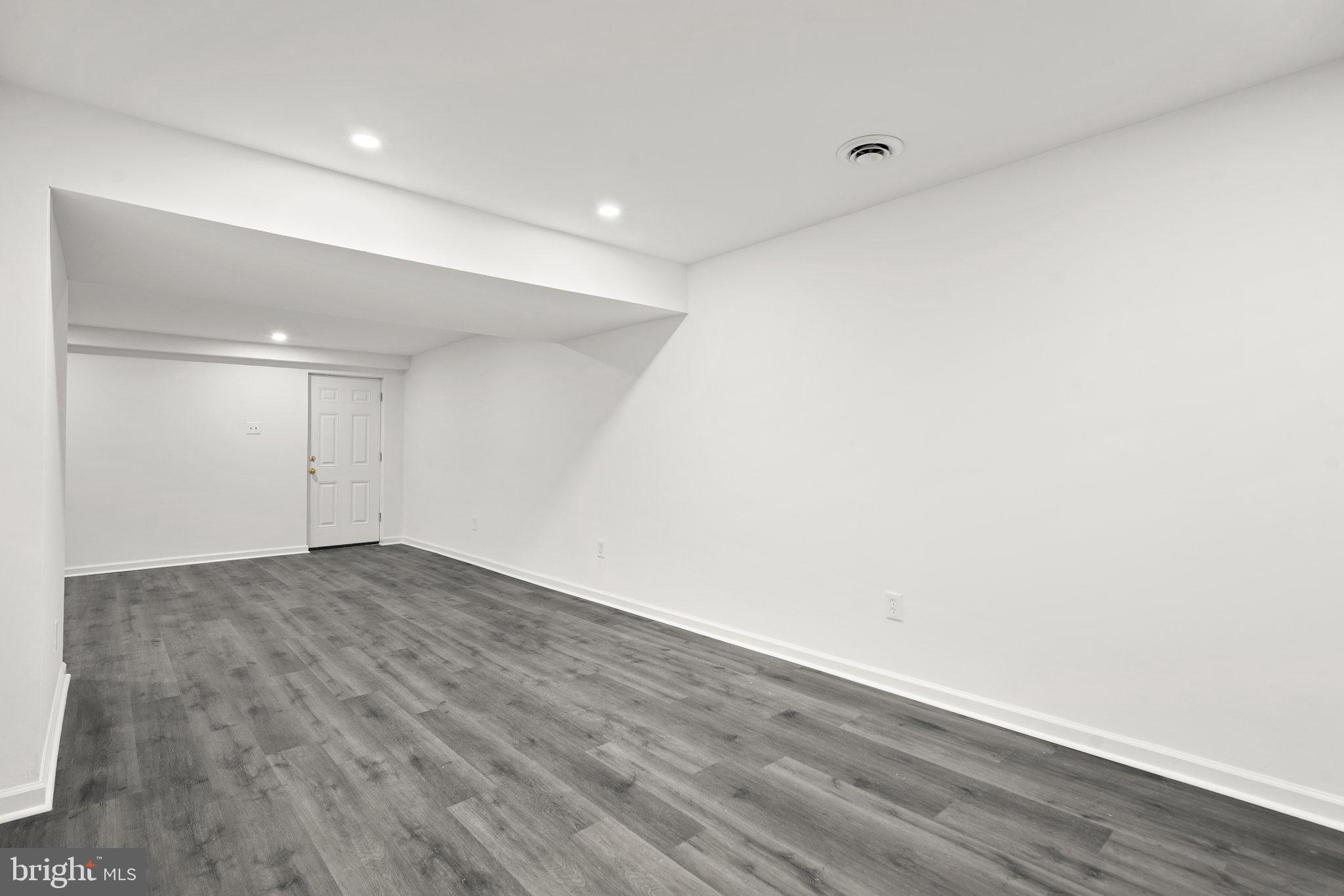 WALNUT HILL - Residential