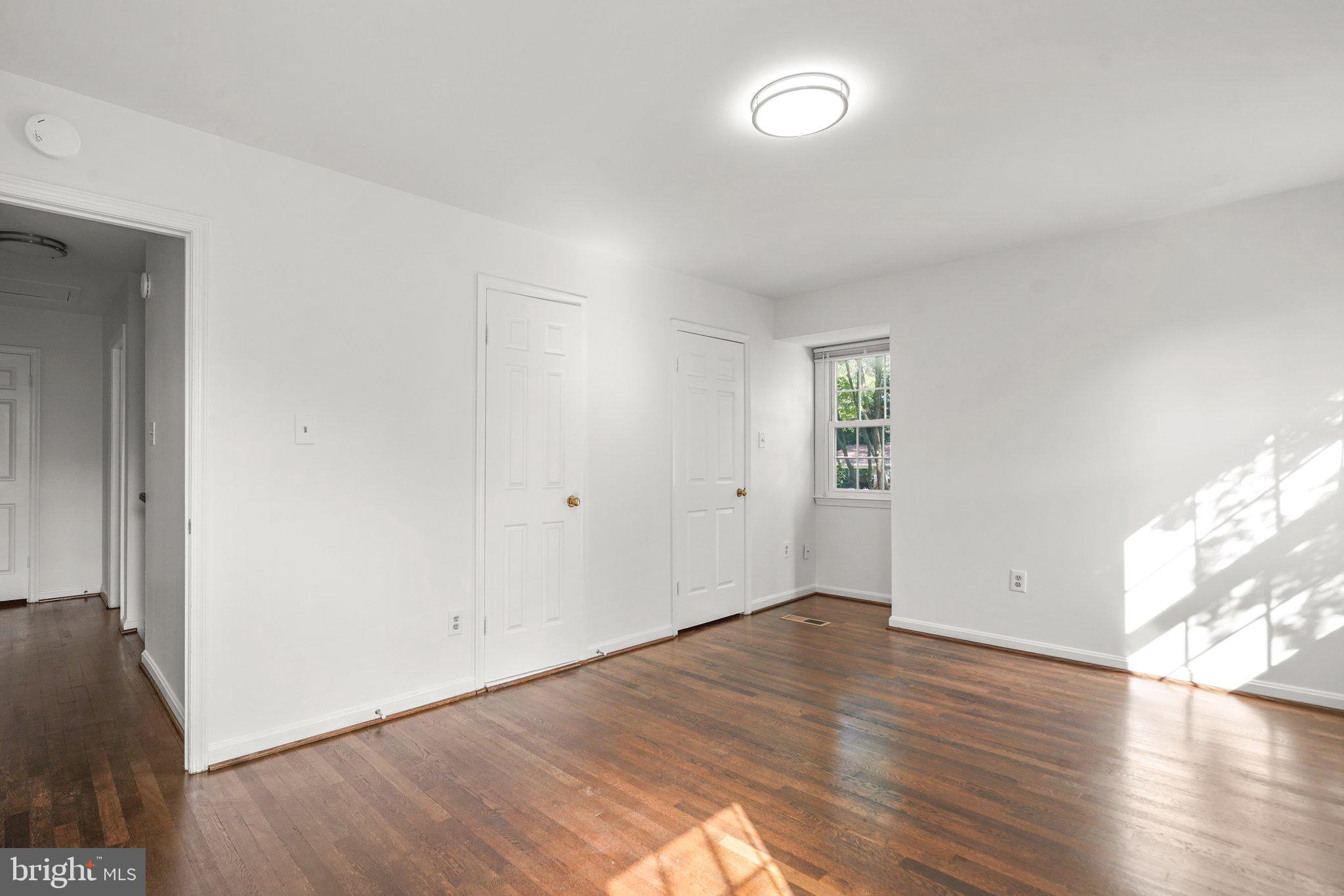 WALNUT HILL - Residential