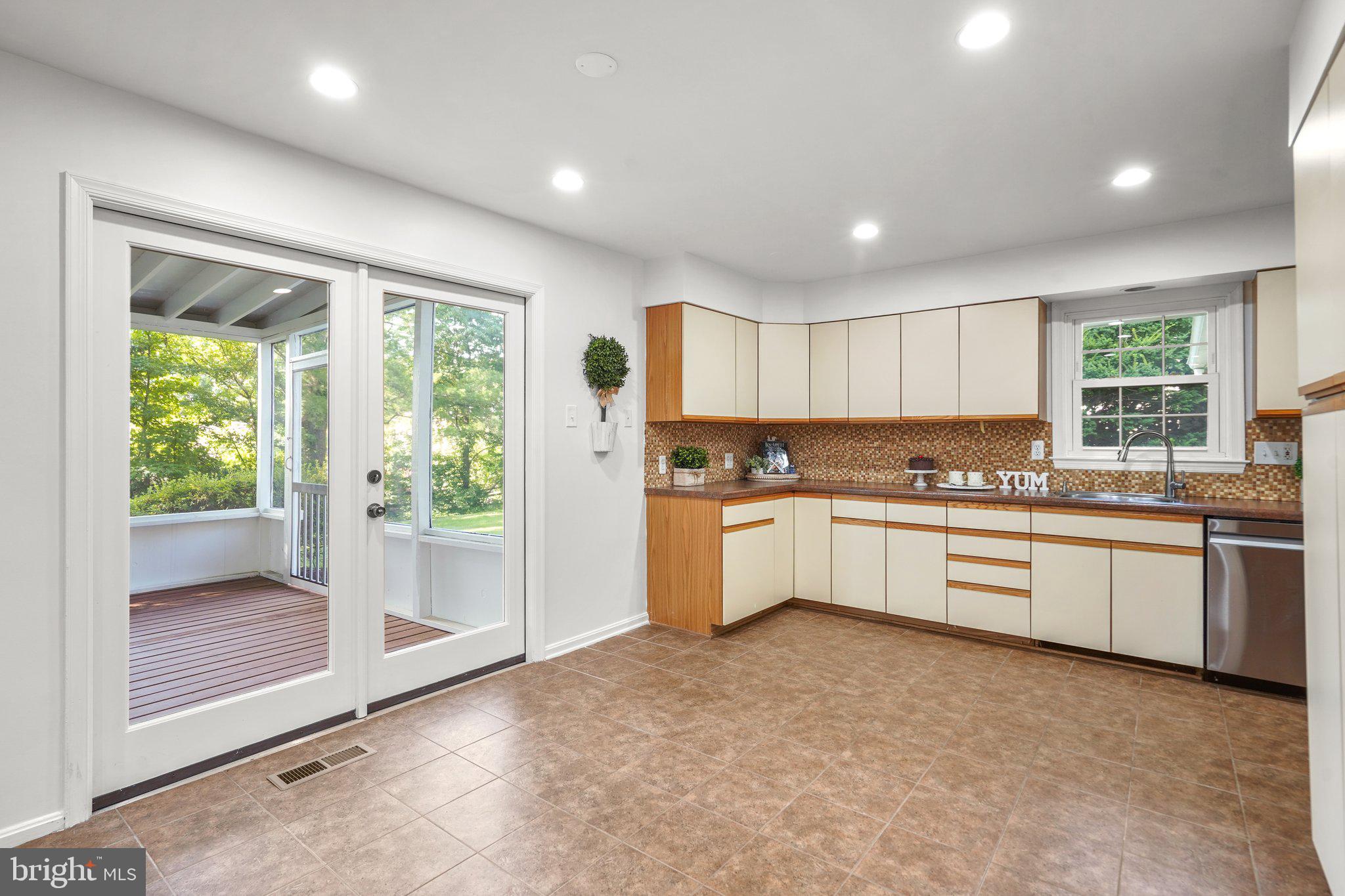 WALNUT HILL - Residential