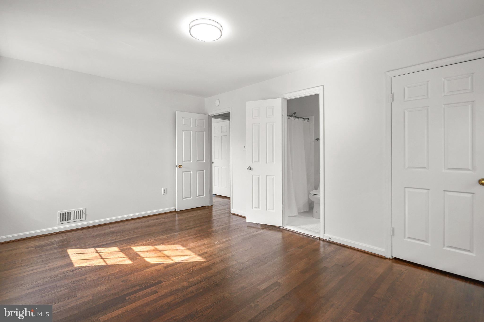 WALNUT HILL - Residential