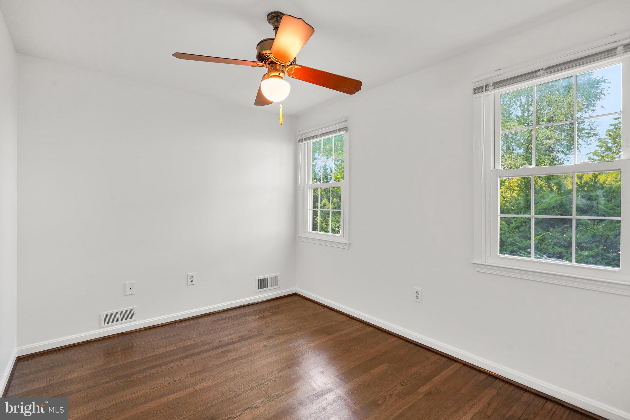 WALNUT HILL - Residential