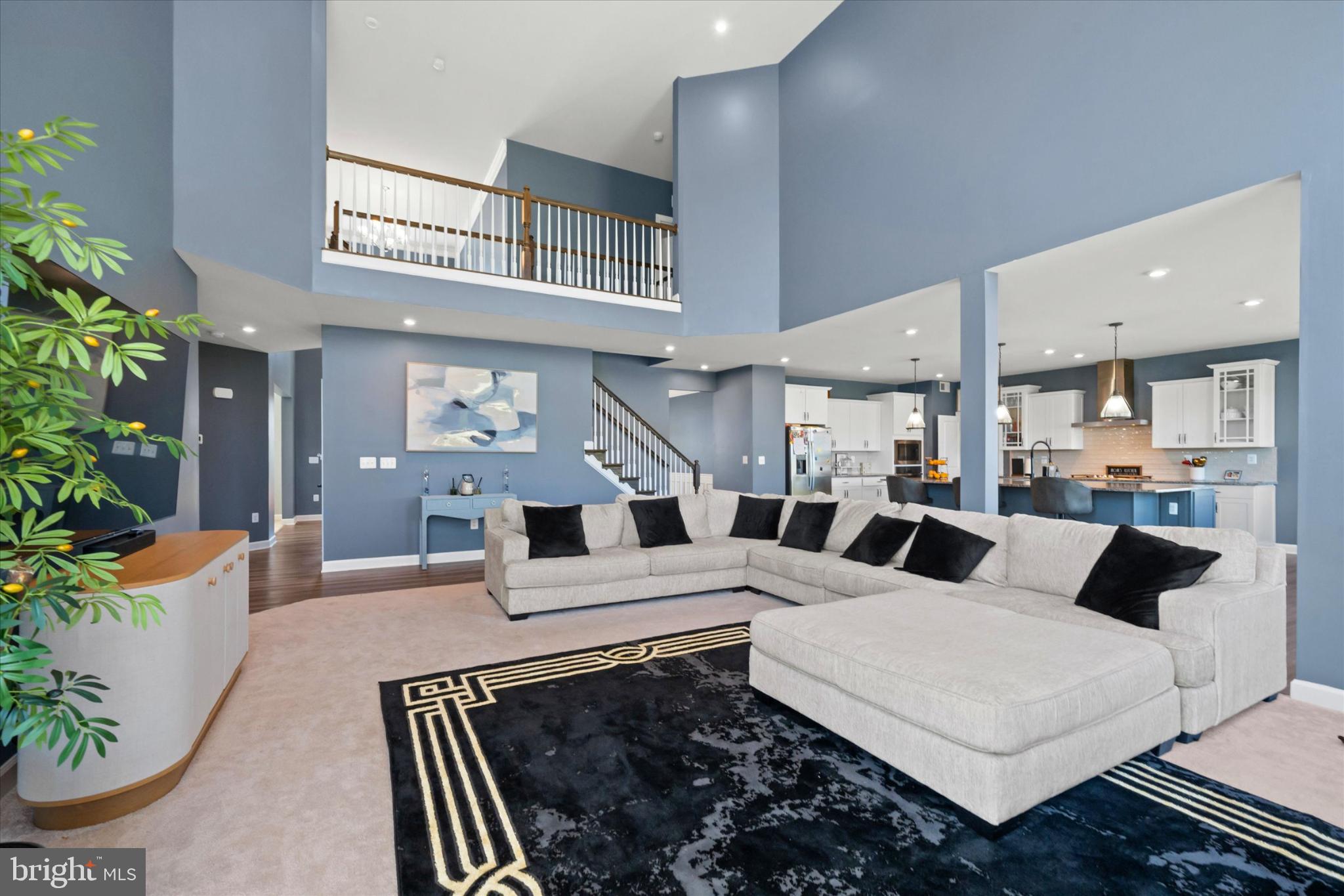 SUMMIT POINTE - Residential