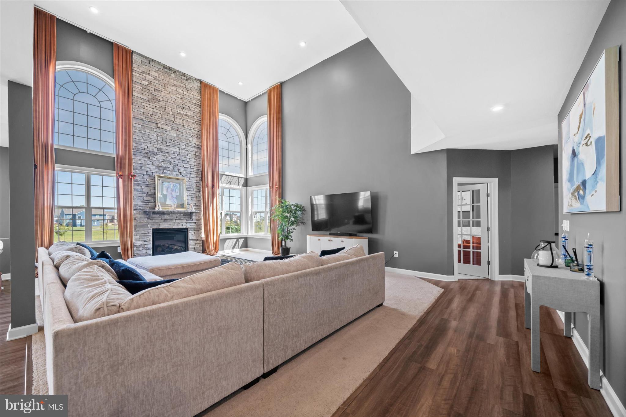 SUMMIT POINTE - Residential