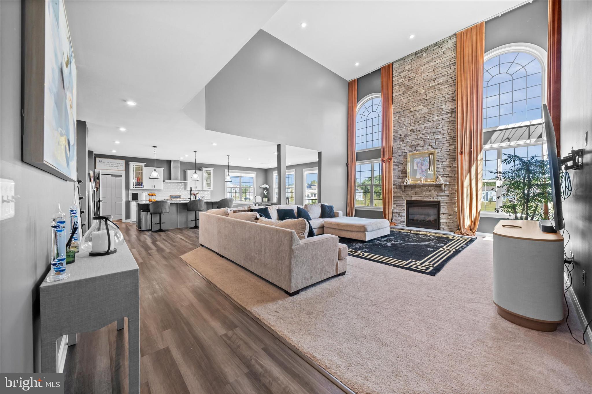 SUMMIT POINTE - Residential