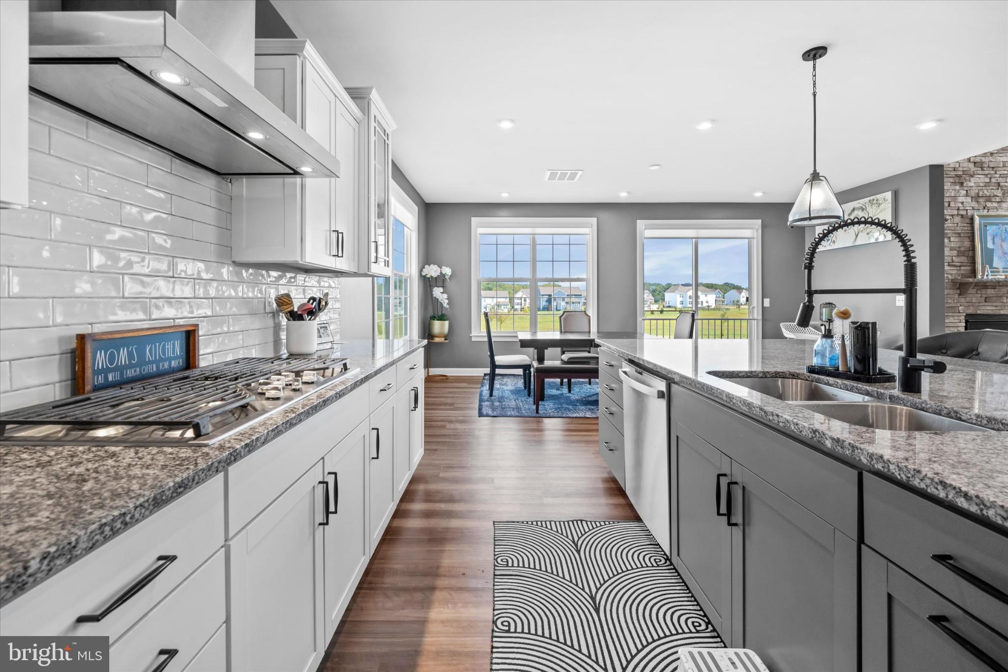 SUMMIT POINTE - Residential