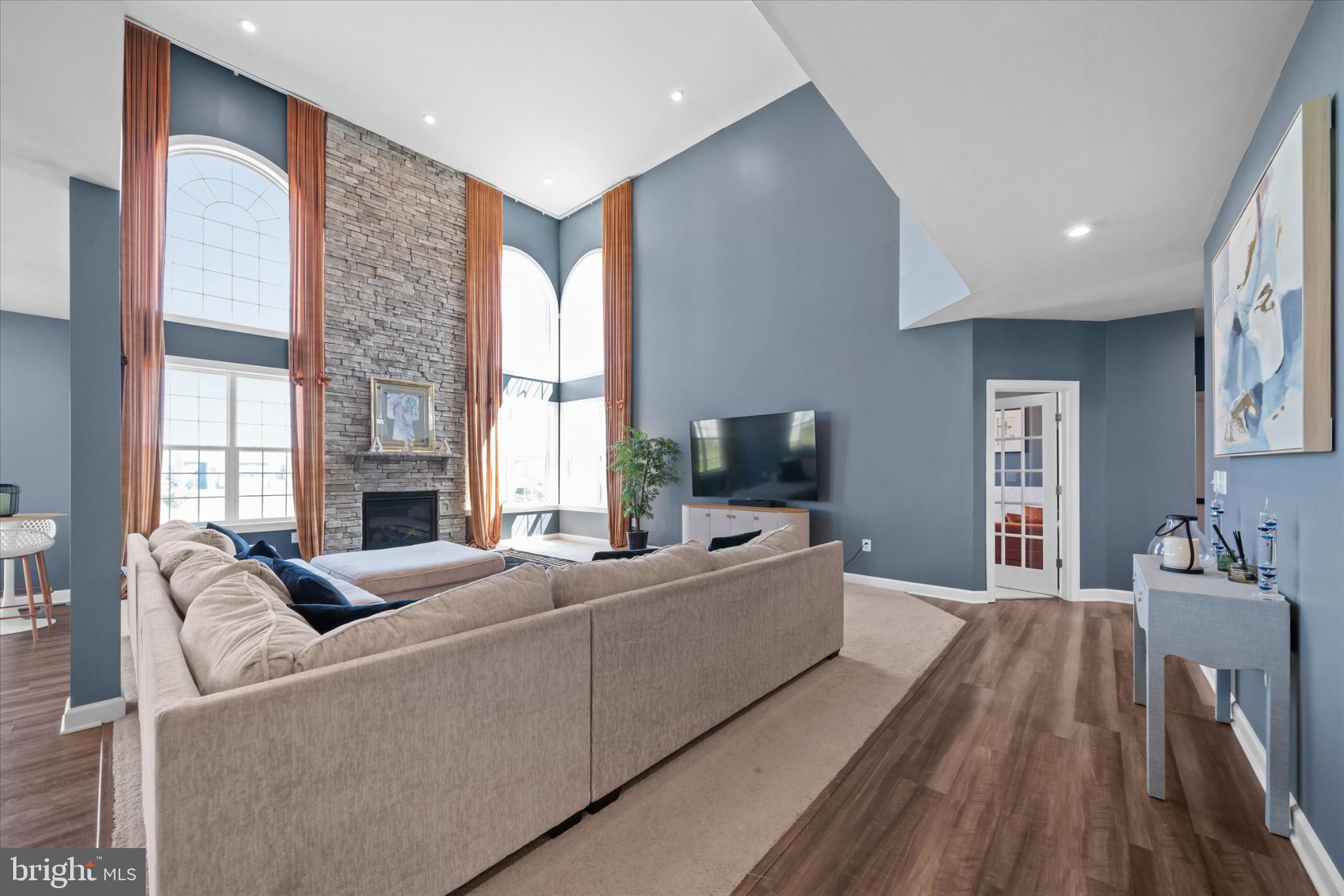 SUMMIT POINTE - Residential