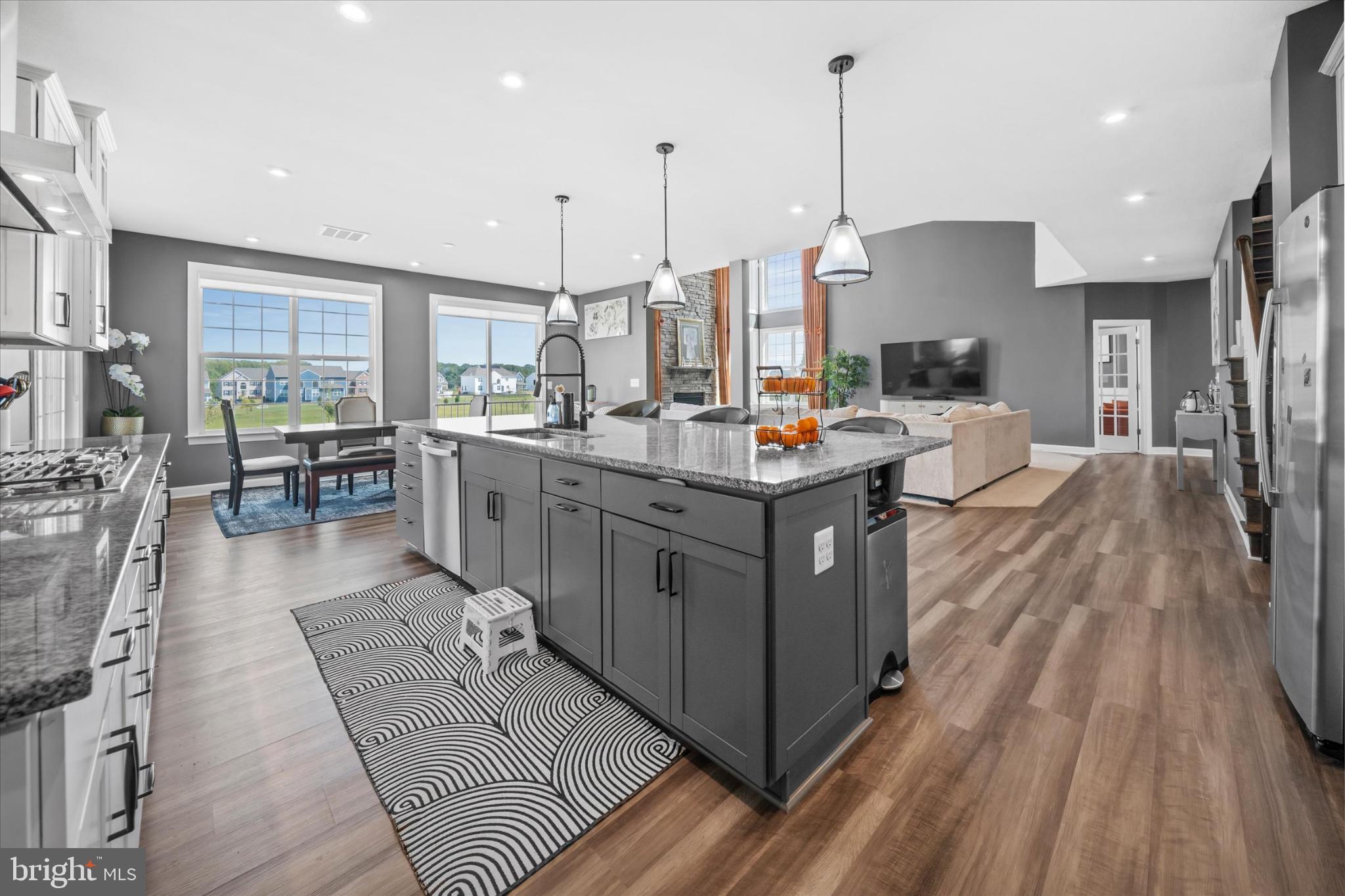 SUMMIT POINTE - Residential