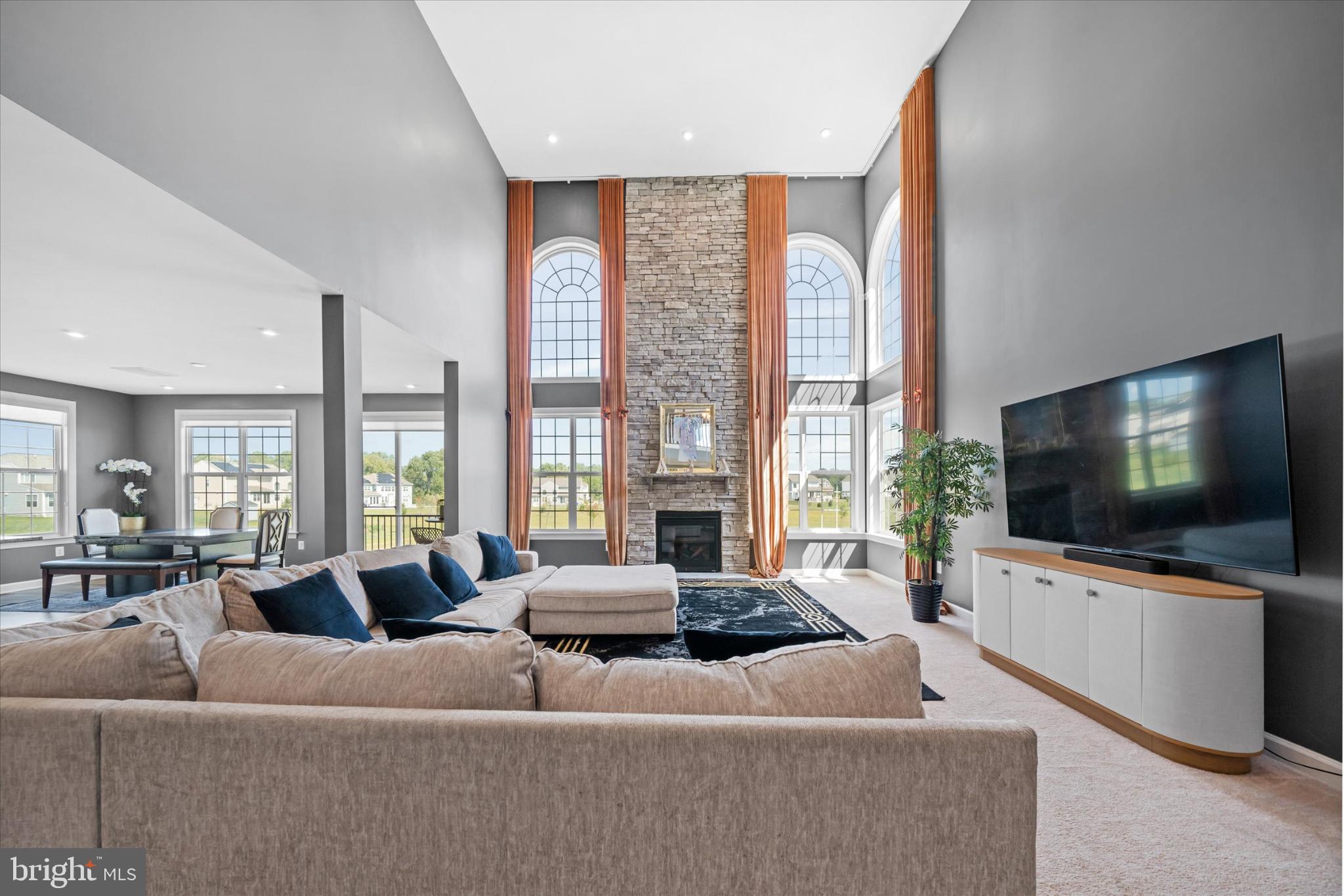 SUMMIT POINTE - Residential