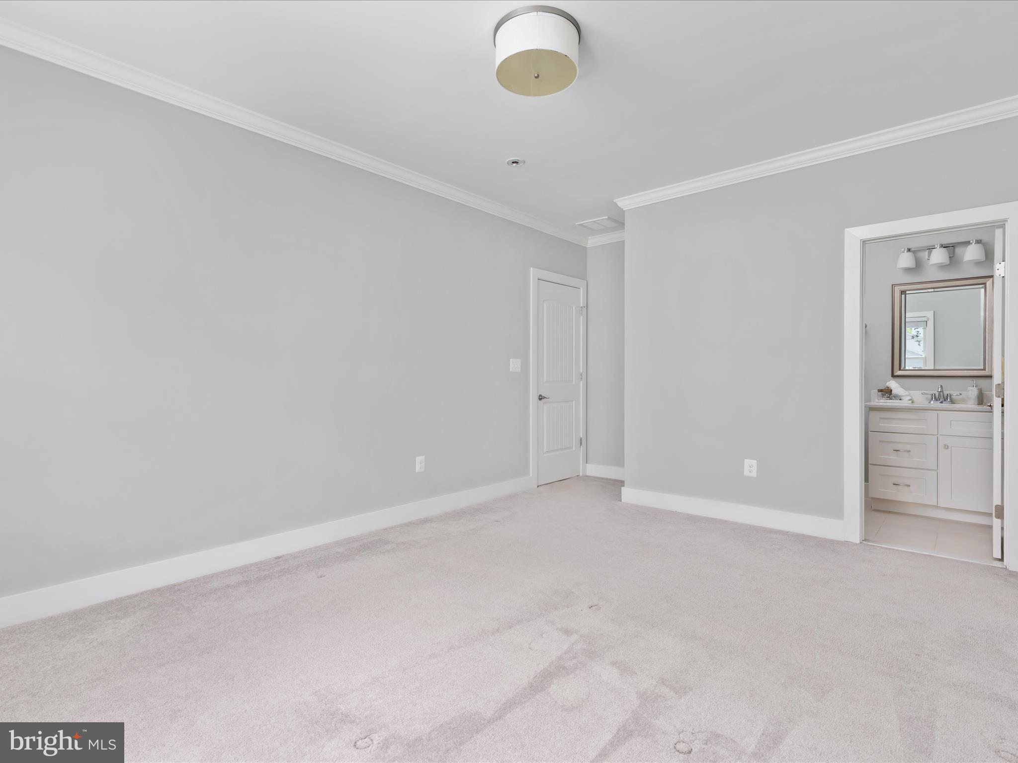 GOLF CLUB MANOR - Residential