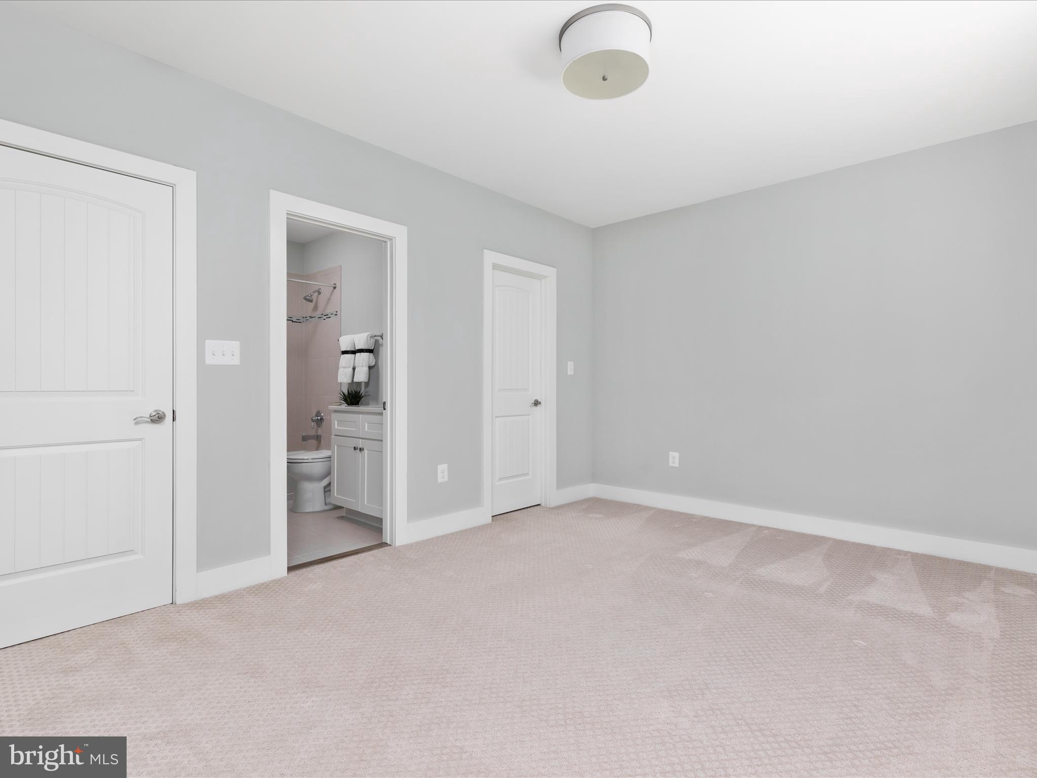 GOLF CLUB MANOR - Residential