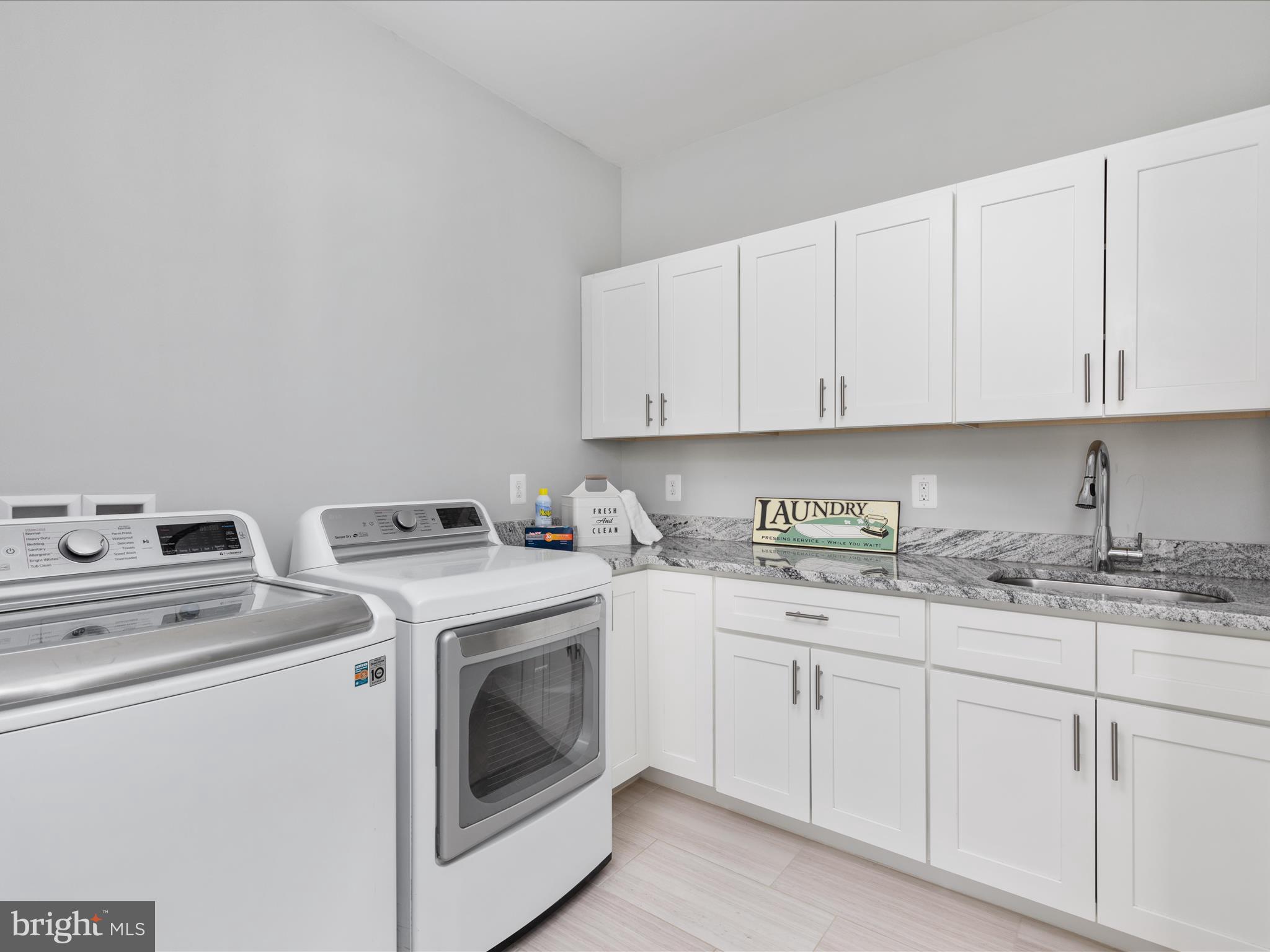 GOLF CLUB MANOR - Residential