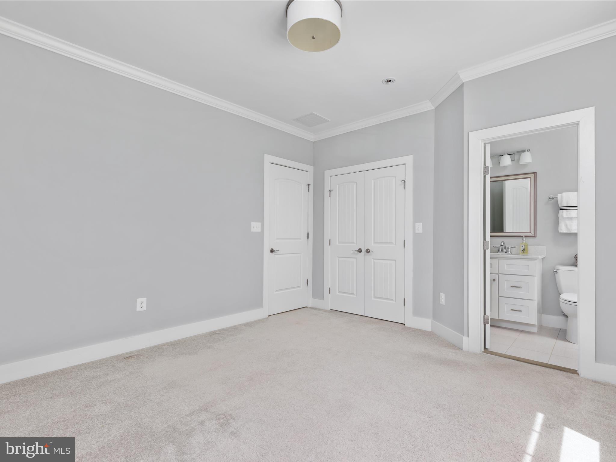 GOLF CLUB MANOR - Residential