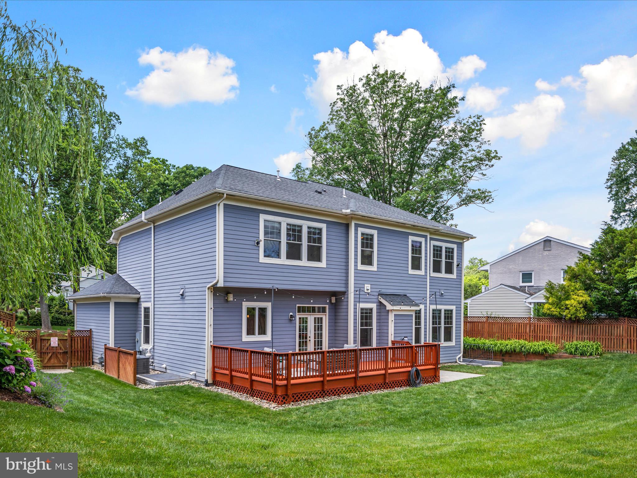 GOLF CLUB MANOR - Residential