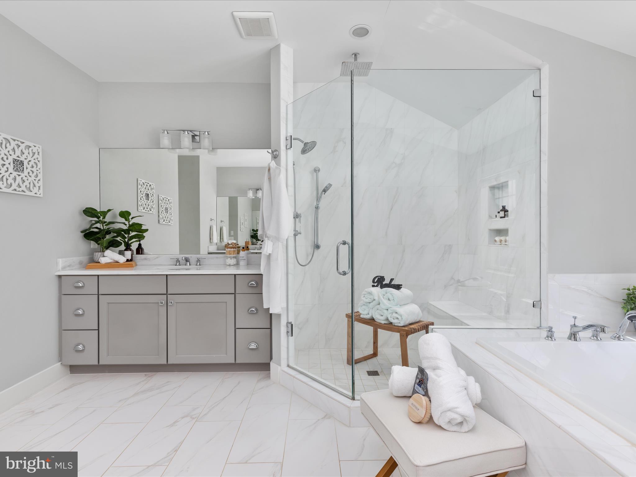 GOLF CLUB MANOR - Residential