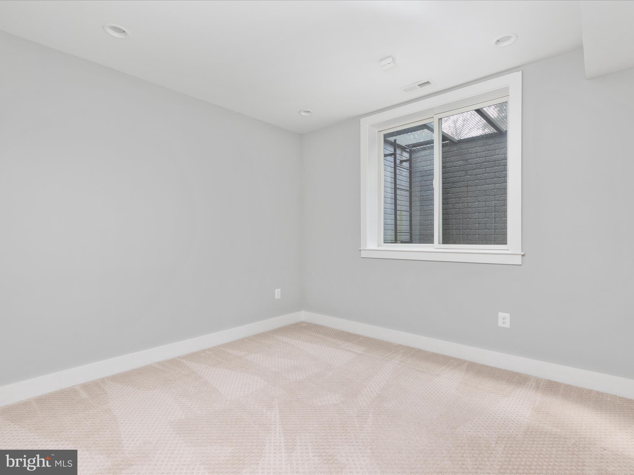 GOLF CLUB MANOR - Residential