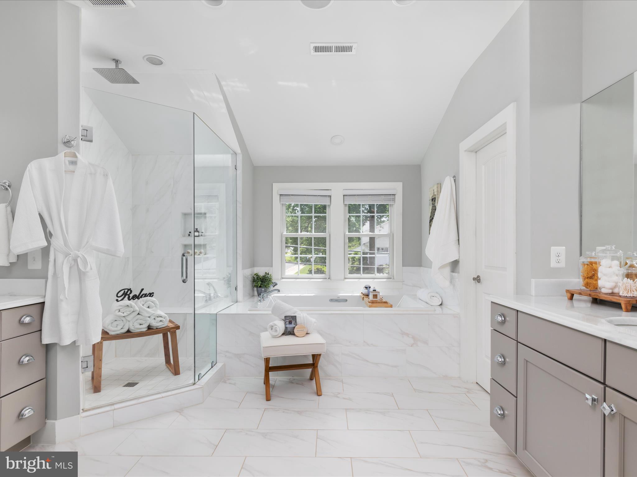 GOLF CLUB MANOR - Residential