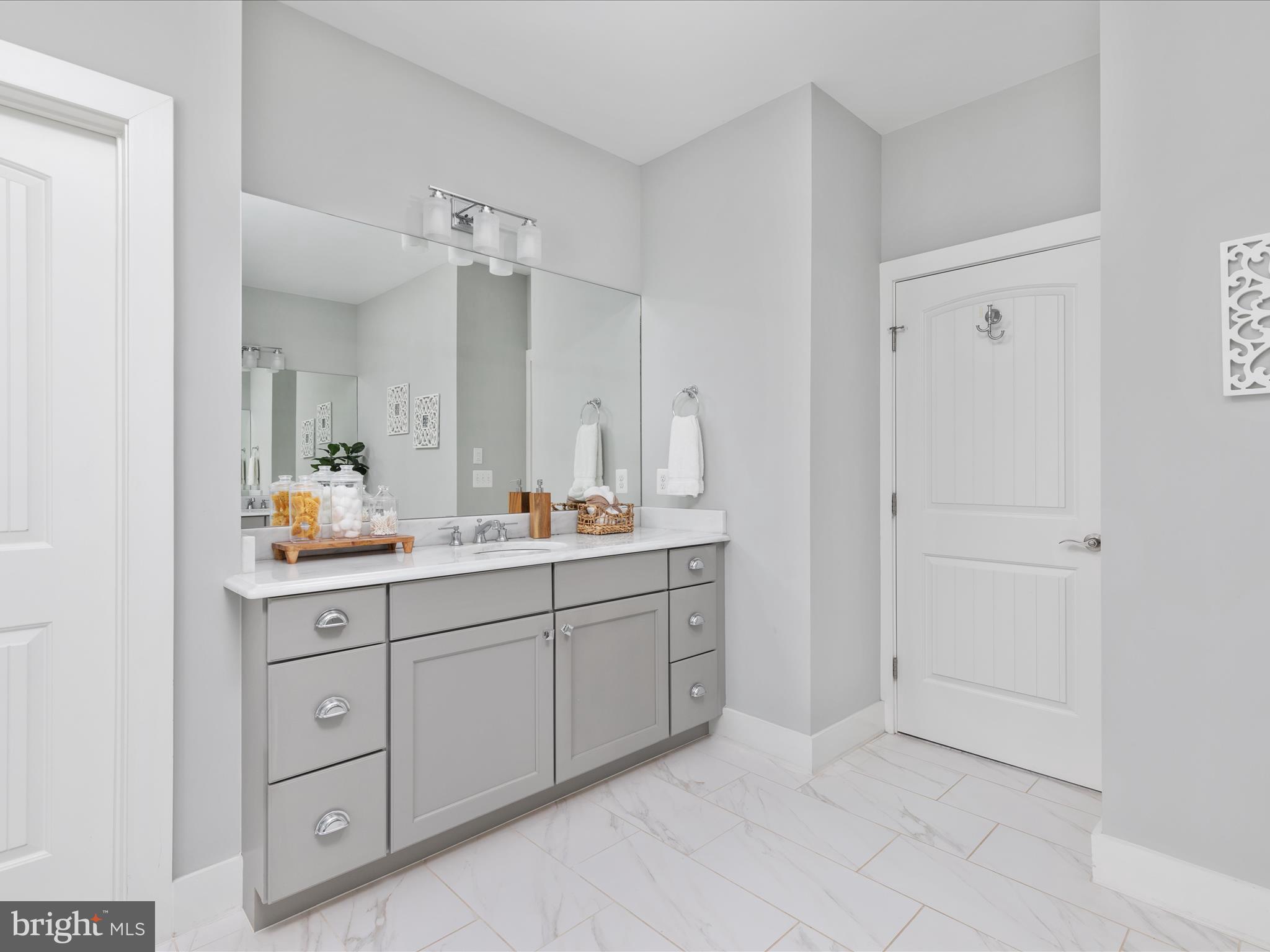 GOLF CLUB MANOR - Residential