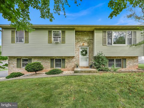 Photo of 106 Wheatland Drive, DENVER, PA 17517 (MLS # PALA2058098)
