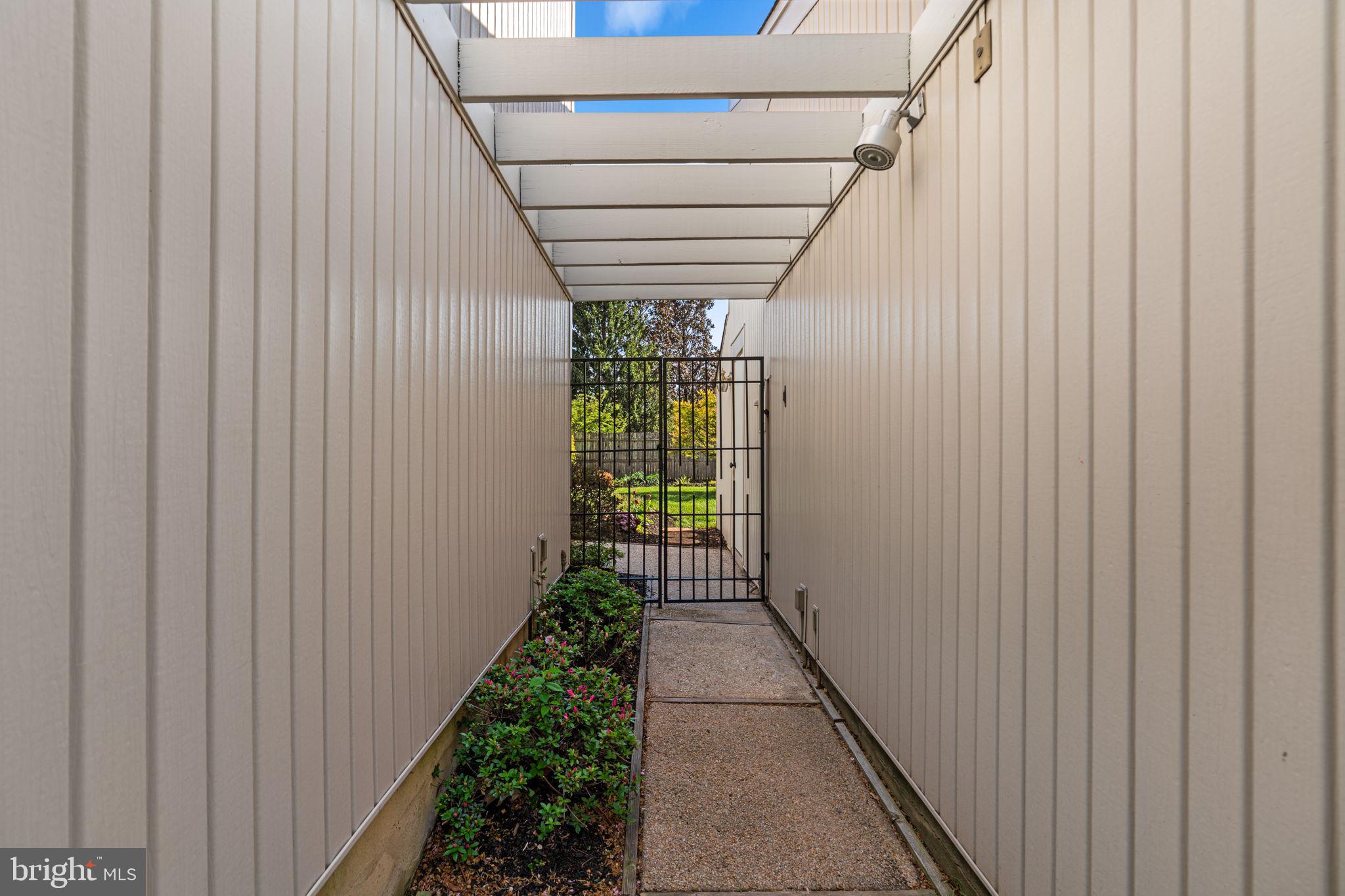 COURTS OF WHETSTONE - Residential