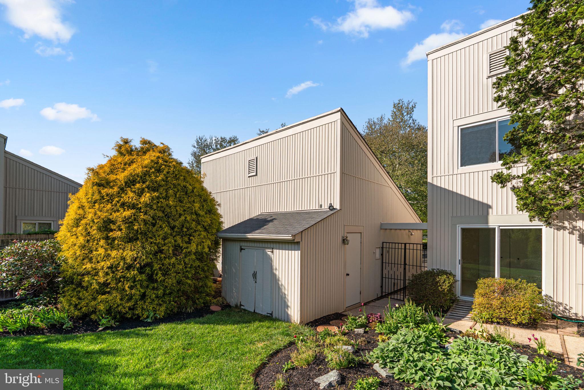 COURTS OF WHETSTONE - Residential