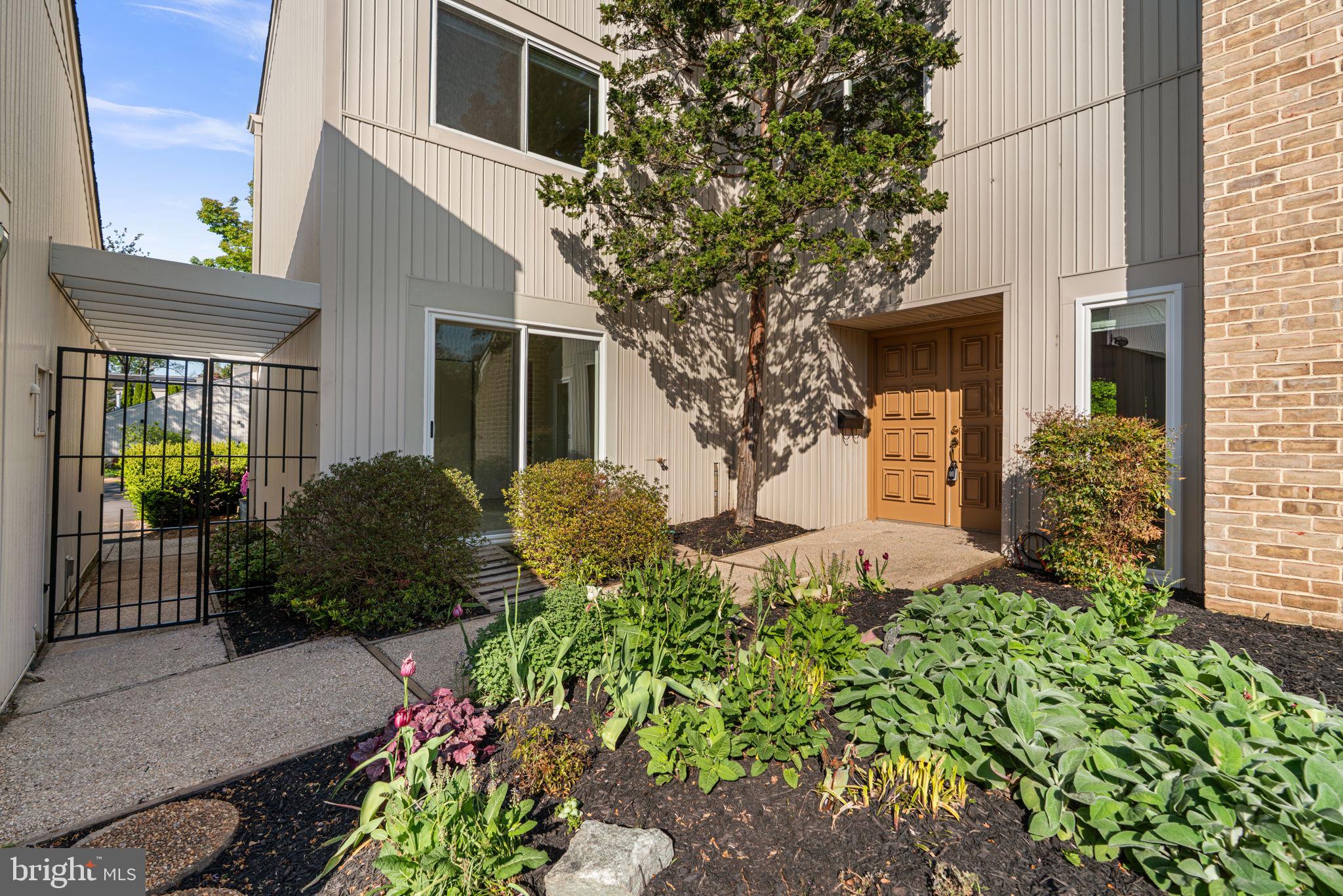 COURTS OF WHETSTONE - Residential