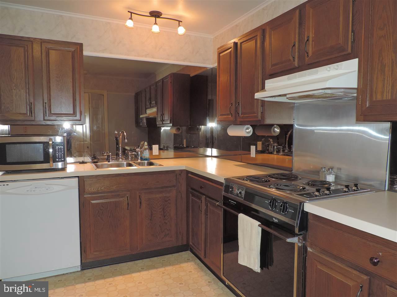 CRESTVIEW VILLAS - Residential