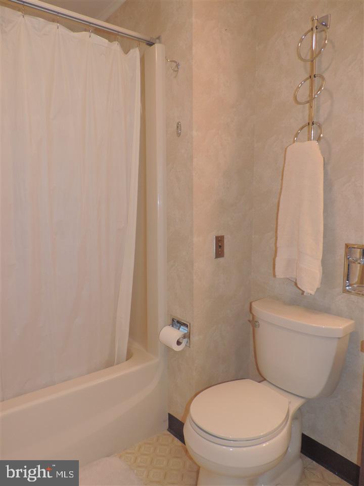 CRESTVIEW VILLAS - Residential