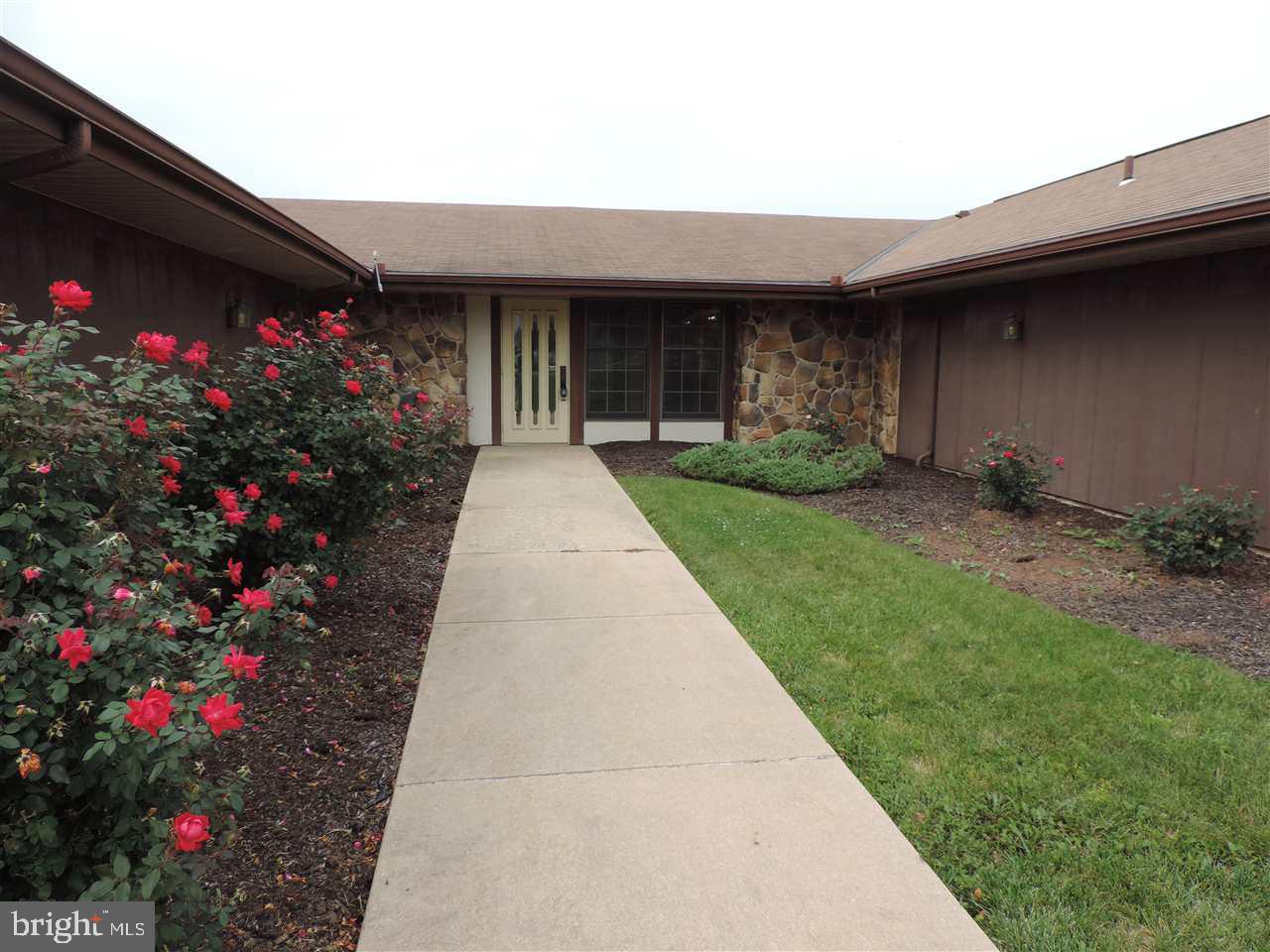 CRESTVIEW VILLAS - Residential