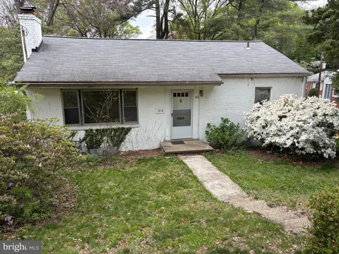 310 Moncure Drive, Alexandria, VA MLS: VAAX2043434