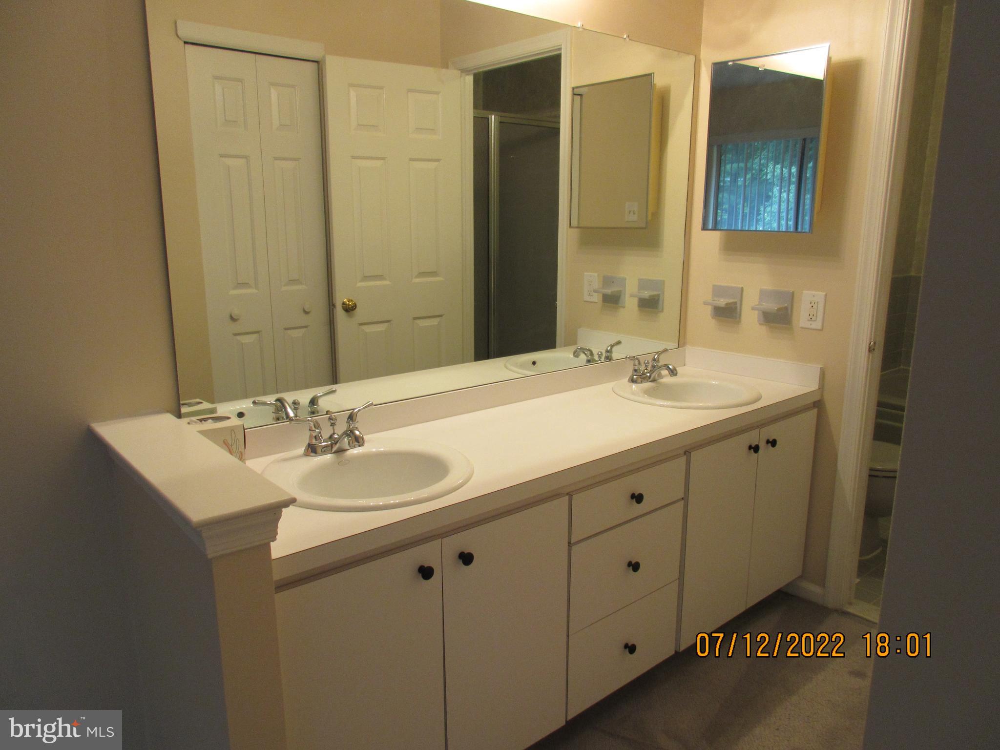 YARDLEY CORNERS - Residential Lease