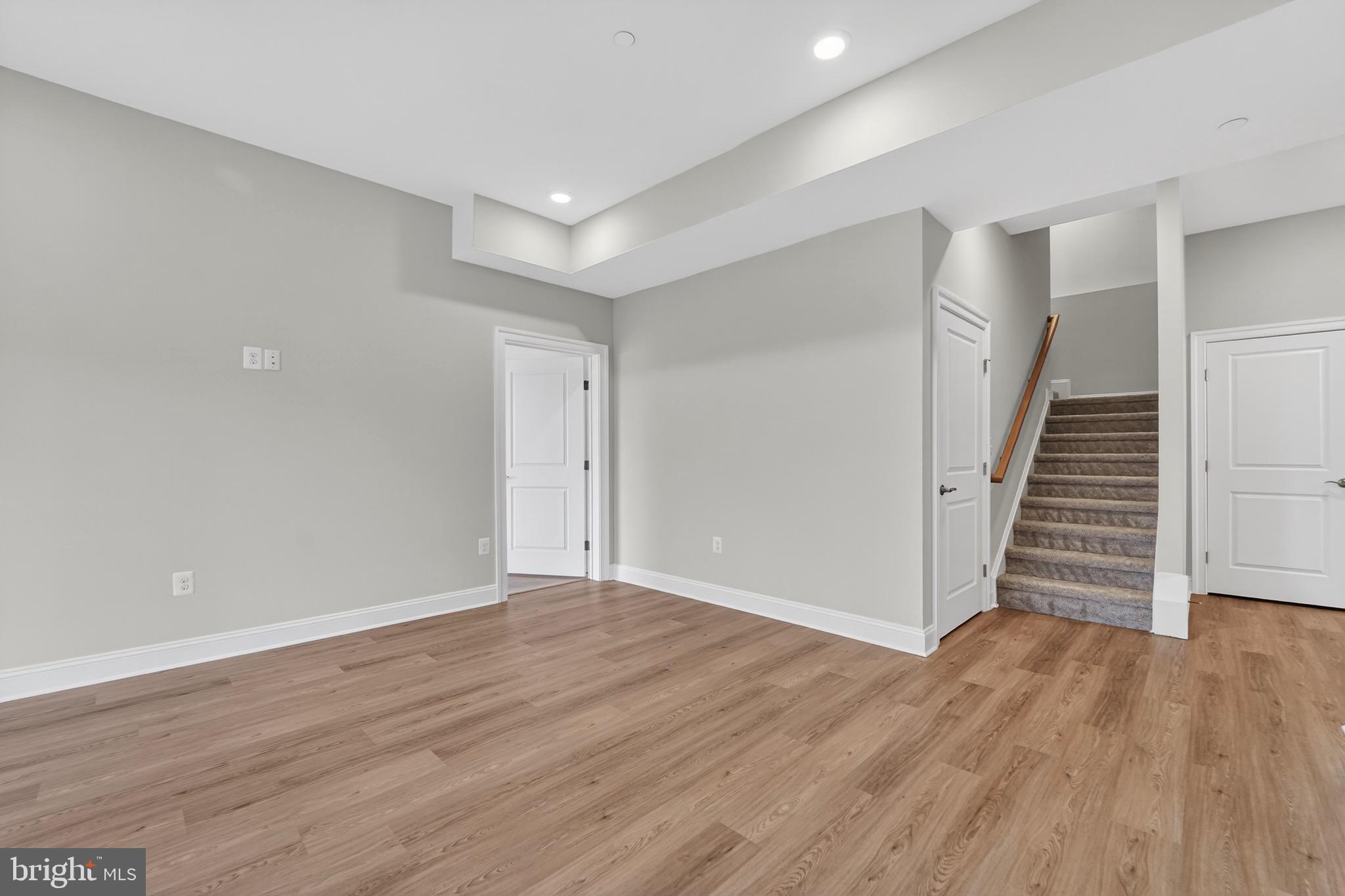 SUNRISE BEACH - Residential