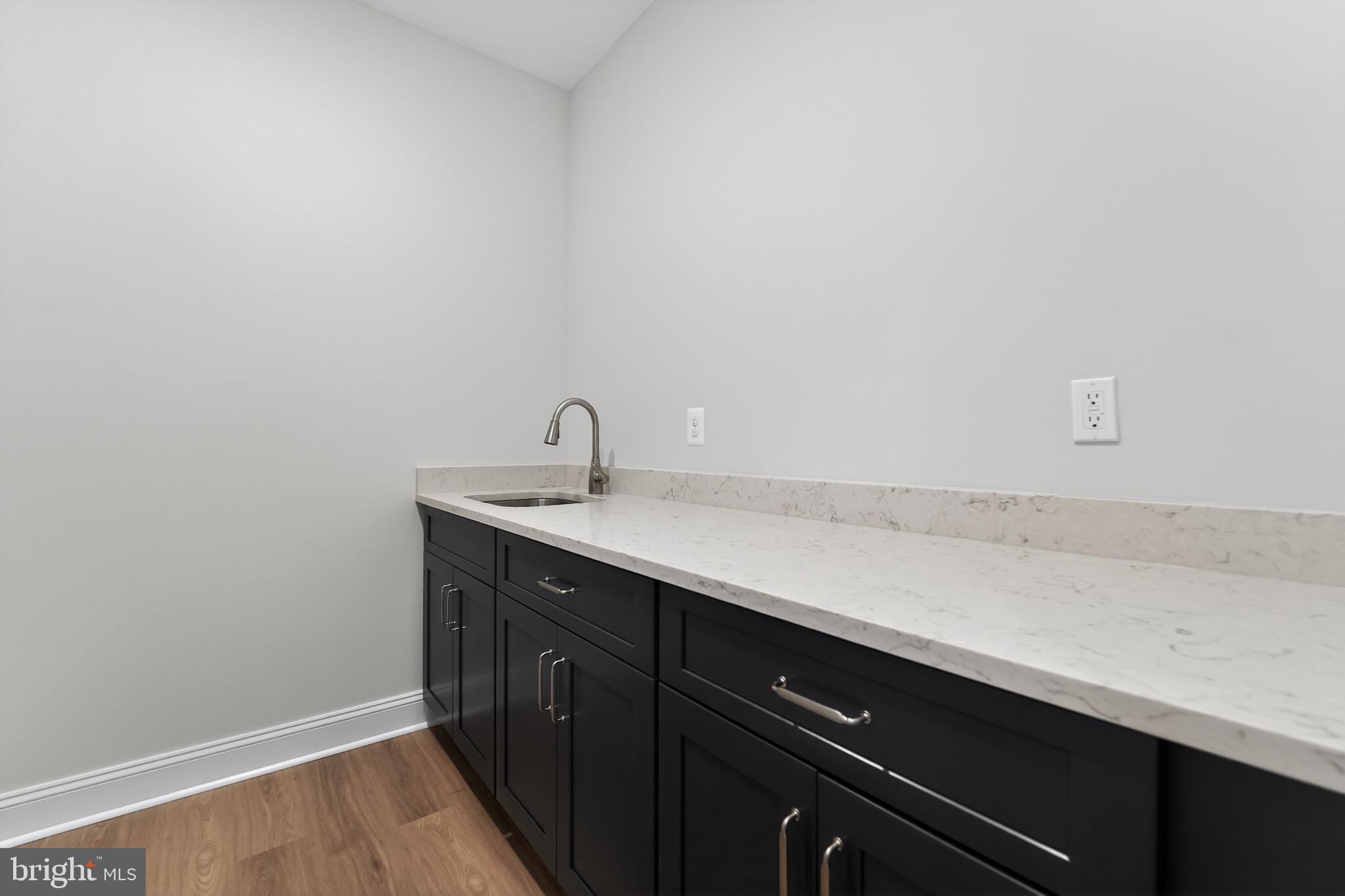 SUNRISE BEACH - Residential